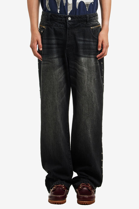 STUDDED BACK ZIP JEANS