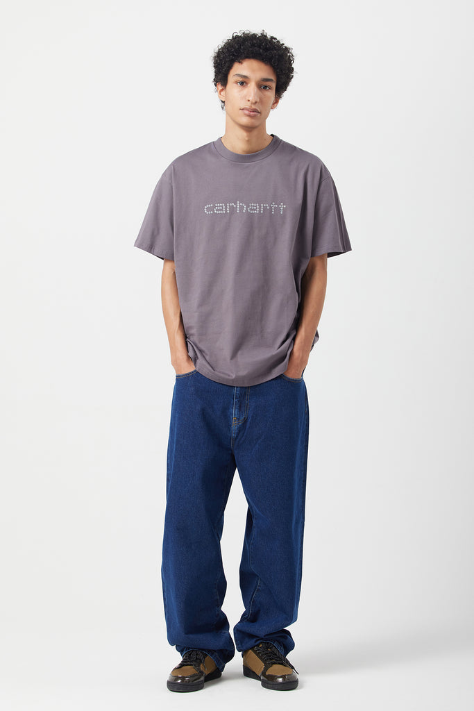 S/S RIVET SCRIPT T-SHIRT - WORKSOUT WORLDWIDE