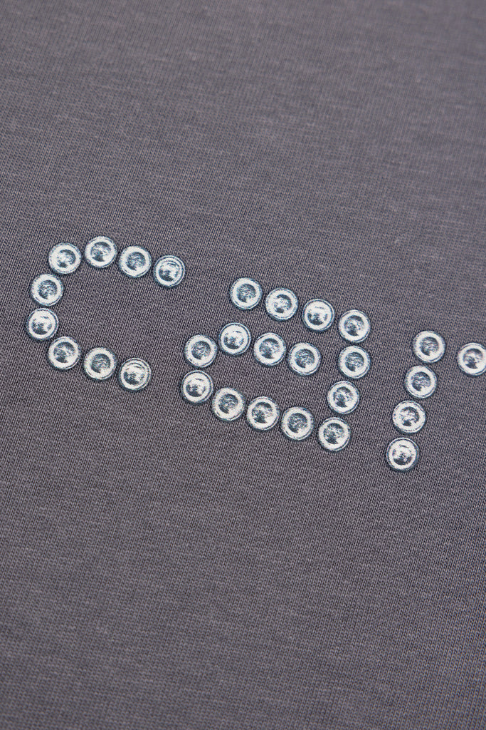 S/S RIVET SCRIPT T-SHIRT - WORKSOUT WORLDWIDE