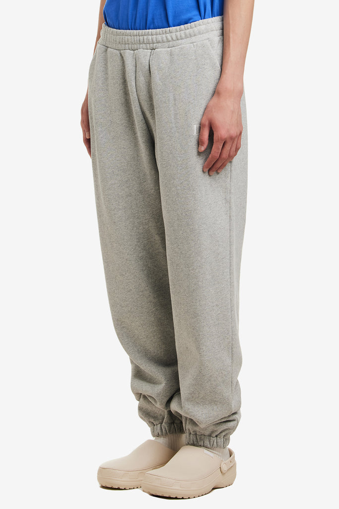 CLASSIC SMALL LOGO SWEATPANTS - WORKSOUT WORLDWIDE