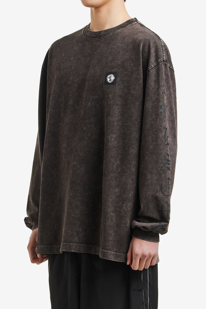 GOTHIC LETTERS WASHED LONG SLEEVE TEE - WORKSOUT WORLDWIDE