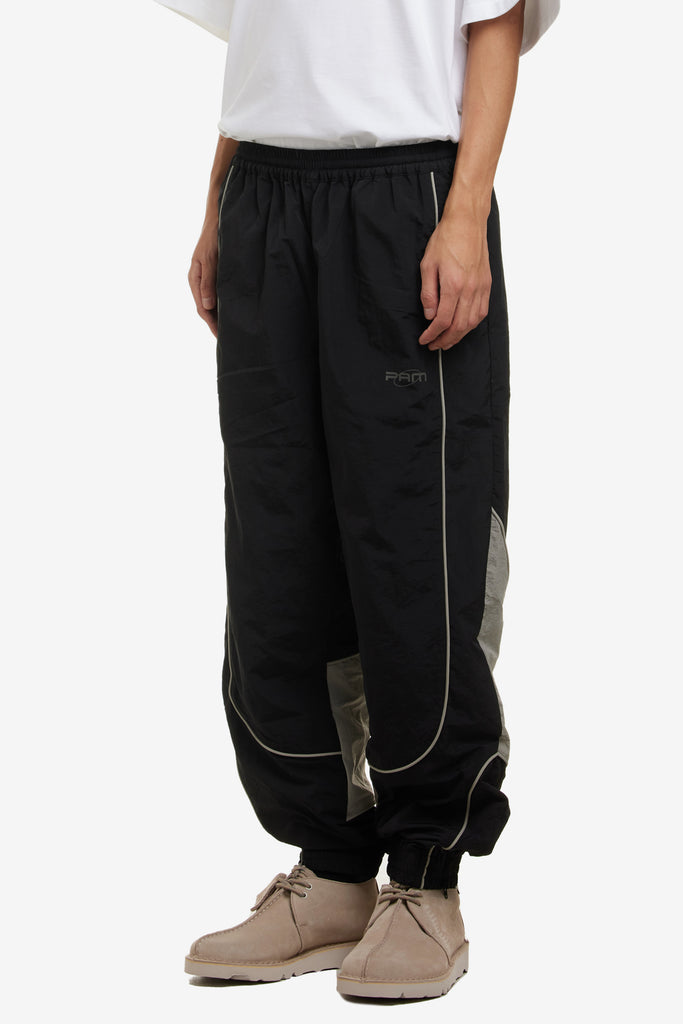 TRACKTION PANELLED TRACK PANT - WORKSOUT WORLDWIDE