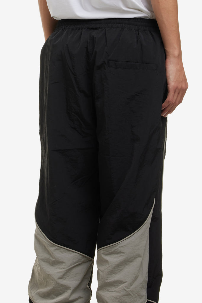 TRACKTION PANELLED TRACK PANT - WORKSOUT WORLDWIDE