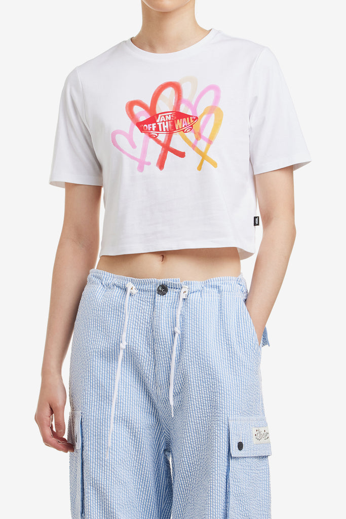 X THE MUSEUM VISITOR BIG HEARTS CROPPED TEE - WORKSOUT WORLDWIDE