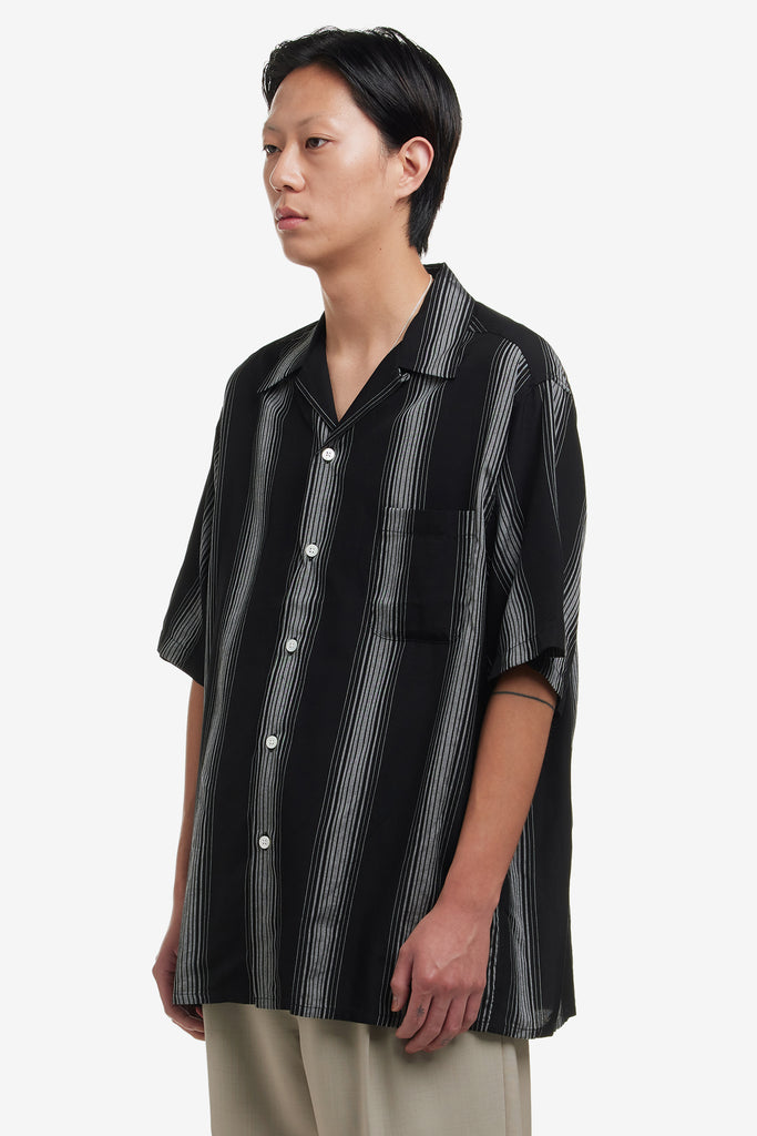 STRIPED OPEN COLLAR SHIRT S/S - WORKSOUT WORLDWIDE