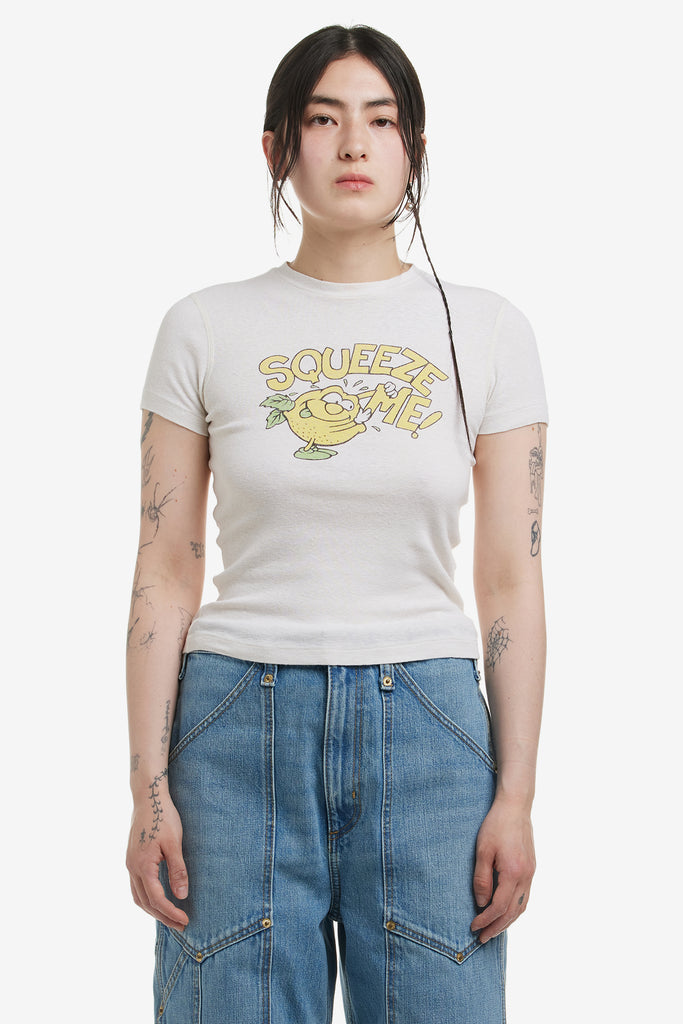 90S BABY TEE SQUEEZE ME - WORKSOUT WORLDWIDE